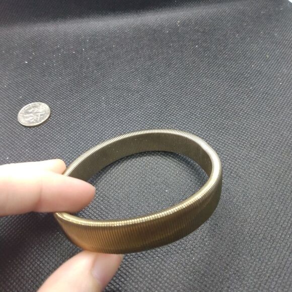 Gold mesh accordion bracelet - Picture 3 of 3